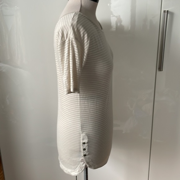 Club Monaco T-Shirt with Short Sleeve in Cream/Light Gray Size-Medium NWOT - Picture 3 of 11